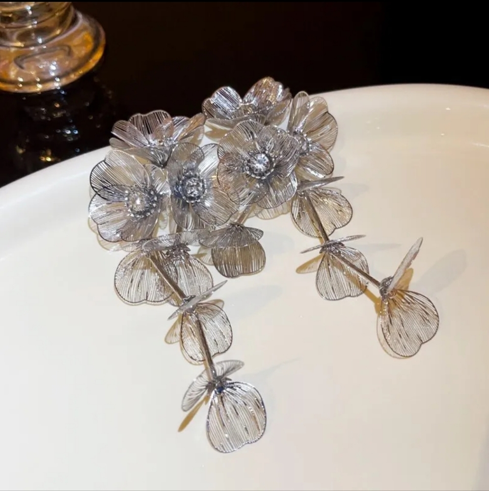 Flower Rhinestone Earrings - Picture 3 of 8